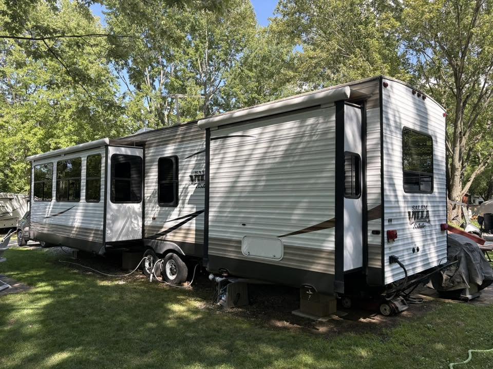 Supreme Camper Detailing team
